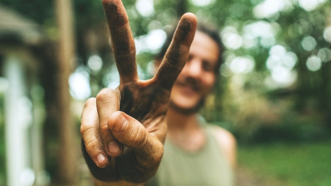 man-giving-peacesign.jpg